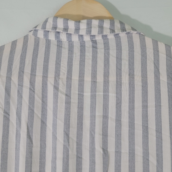 Aakaa Women's Gray/White Striped Romper Sz M Short Sleeve Button Front Tie Waist - Picture 10 of 12